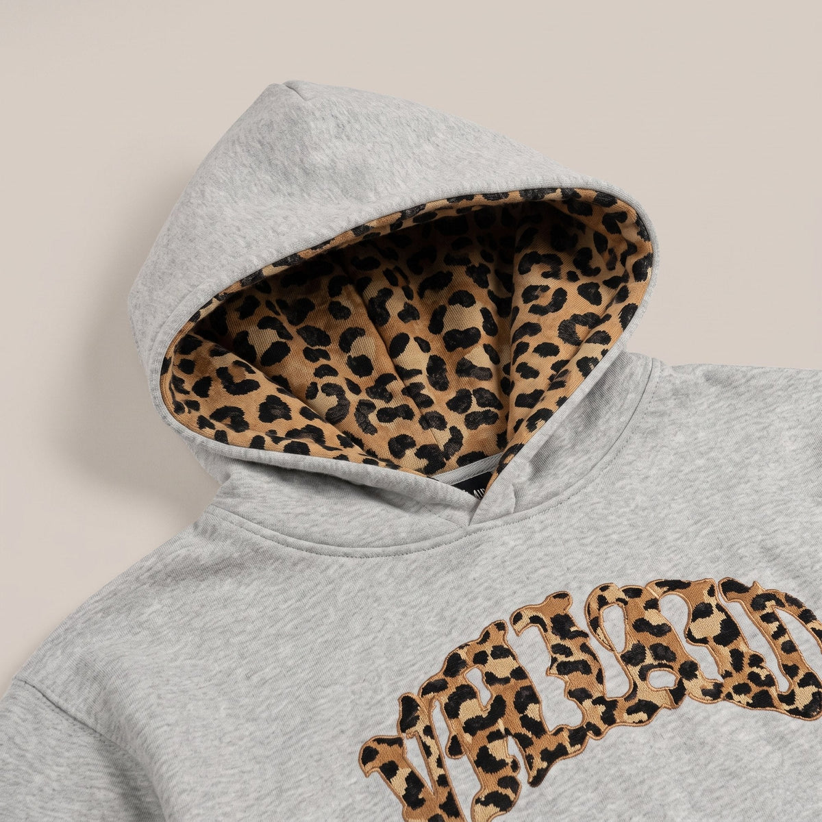 Doublure de capuche imprimé léopard du hoodie NUVORI